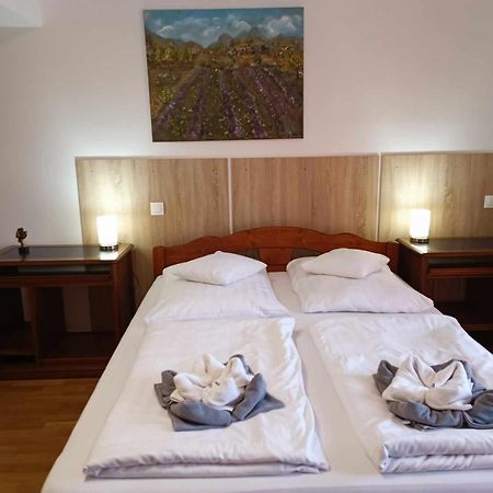Margareta Apartman Es Ueduelohaz Bogacs Exterior photo
