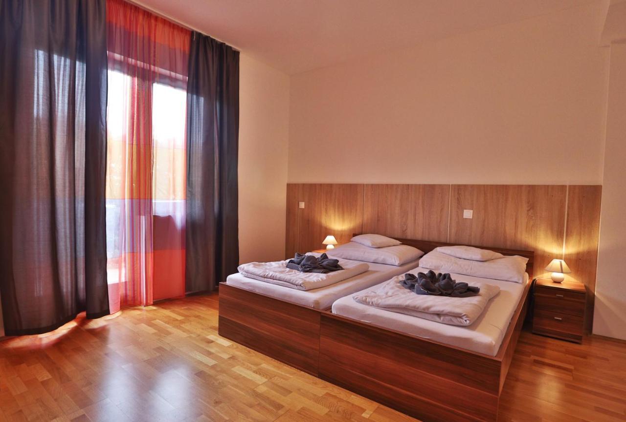 Margareta Apartman Es Ueduelohaz Bogacs Exterior photo