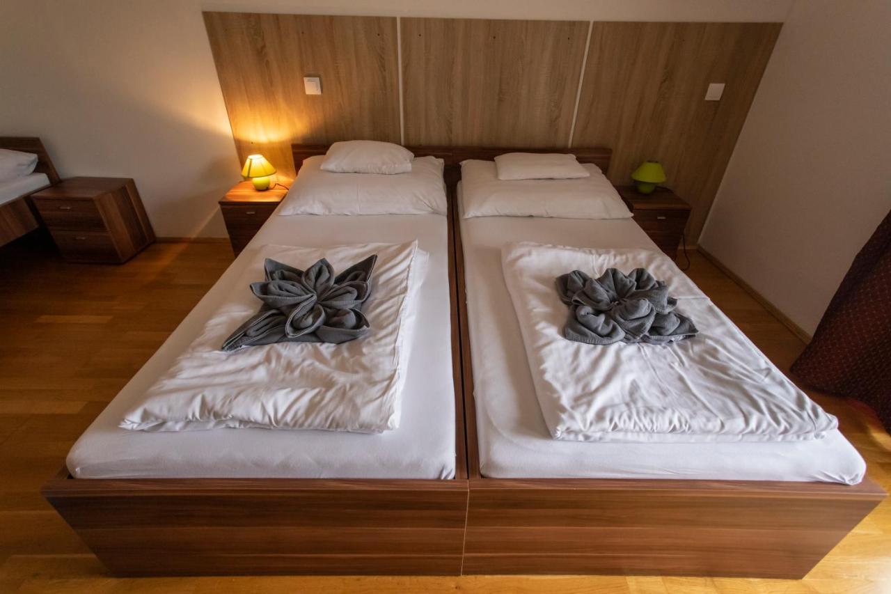 Margareta Apartman Es Ueduelohaz Bogacs Exterior photo