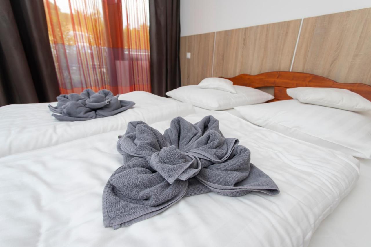 Margareta Apartman Es Ueduelohaz Bogacs Exterior photo