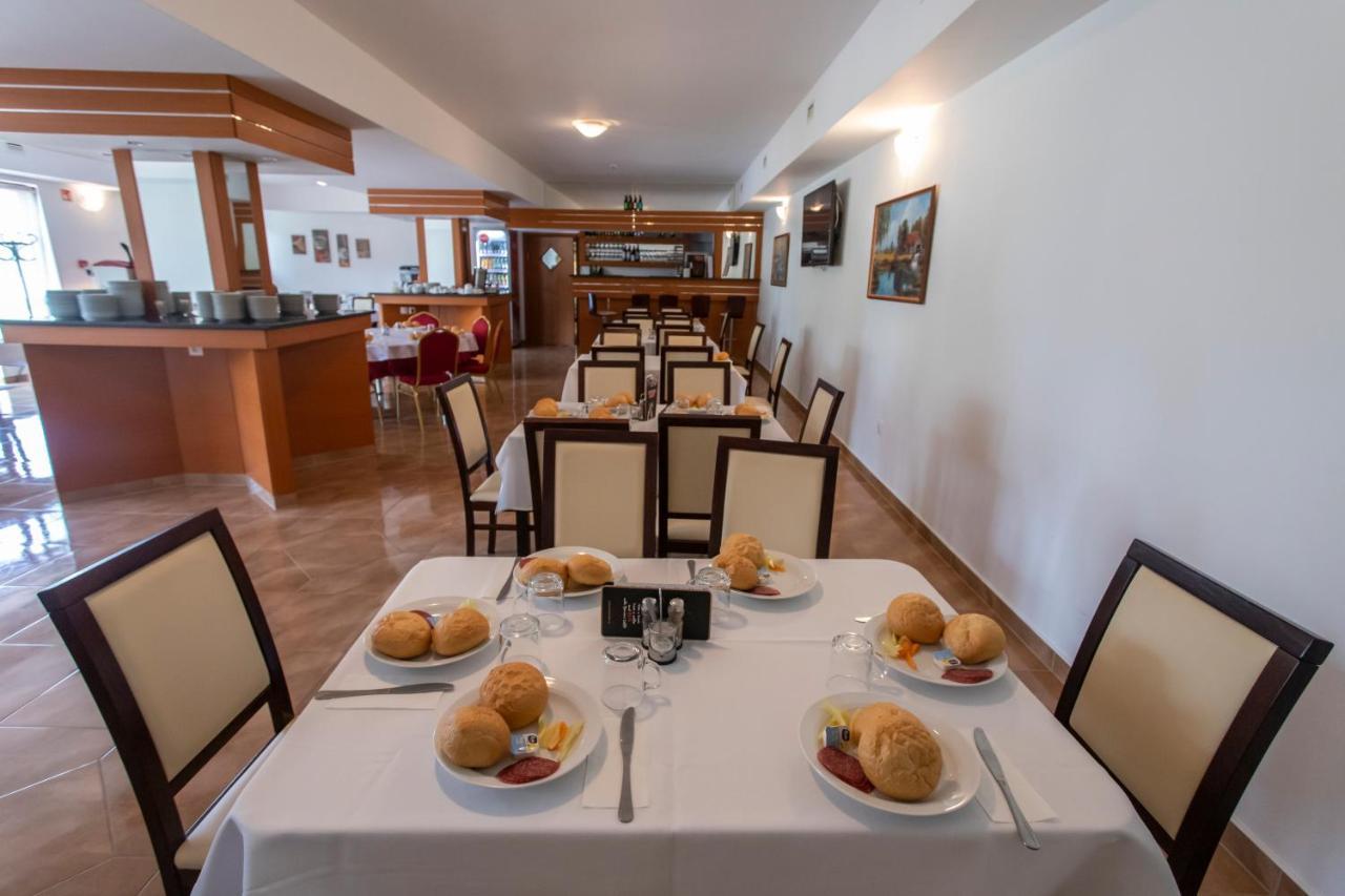 Margareta Apartman Es Ueduelohaz Bogacs Exterior photo