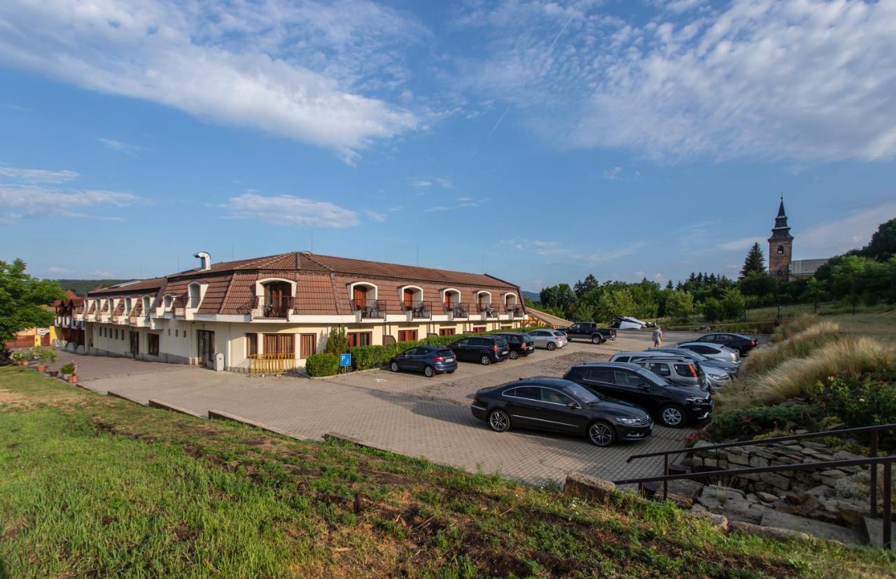 Margareta Apartman Es Ueduelohaz Bogacs Exterior photo
