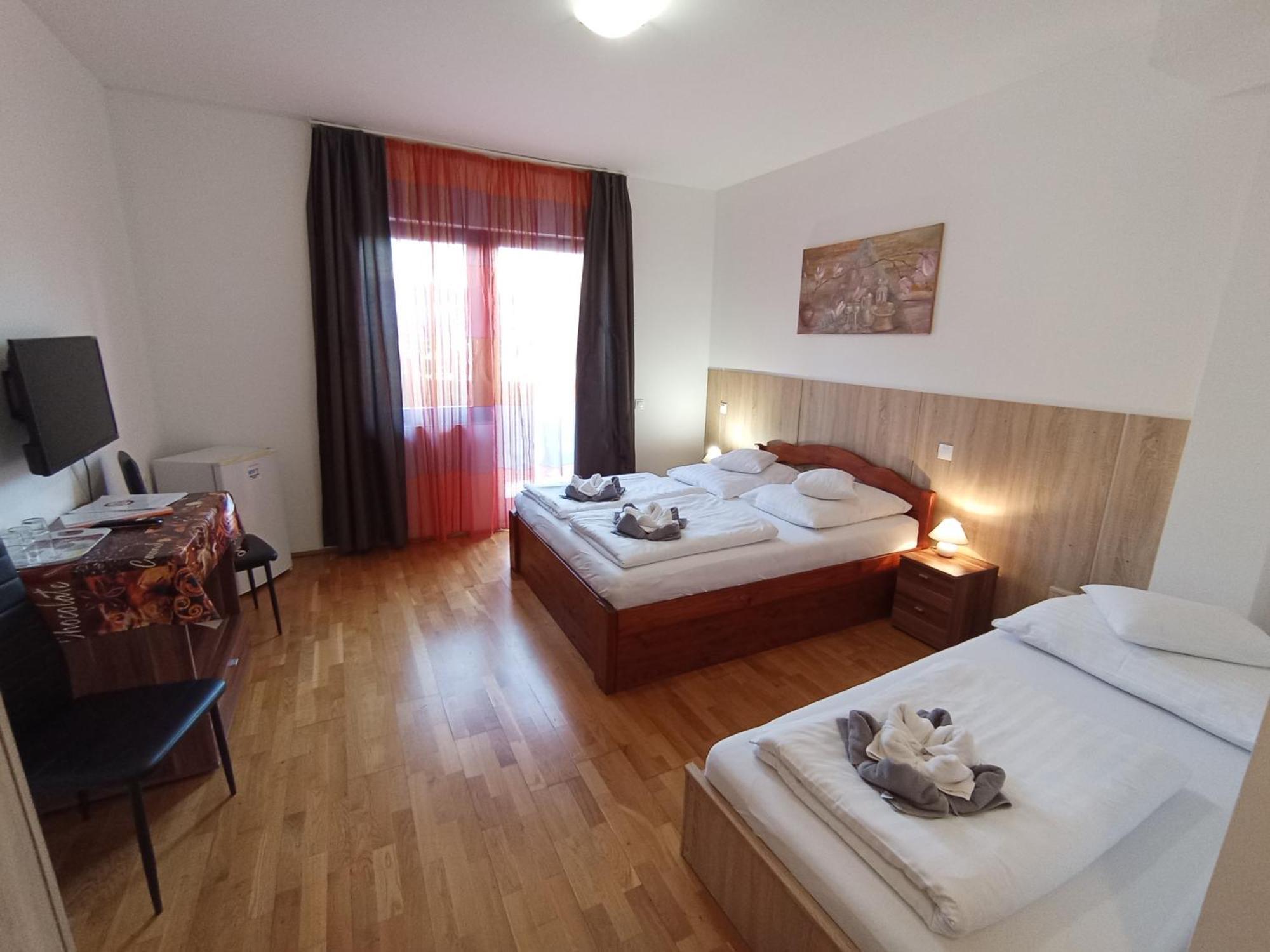 Margareta Apartman Es Ueduelohaz Bogacs Exterior photo