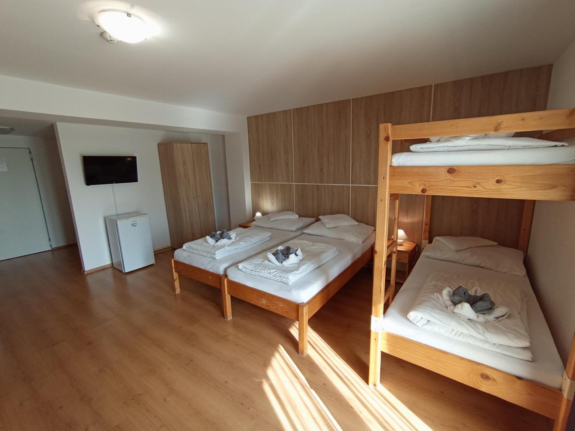 Margareta Apartman Es Ueduelohaz Bogacs Exterior photo