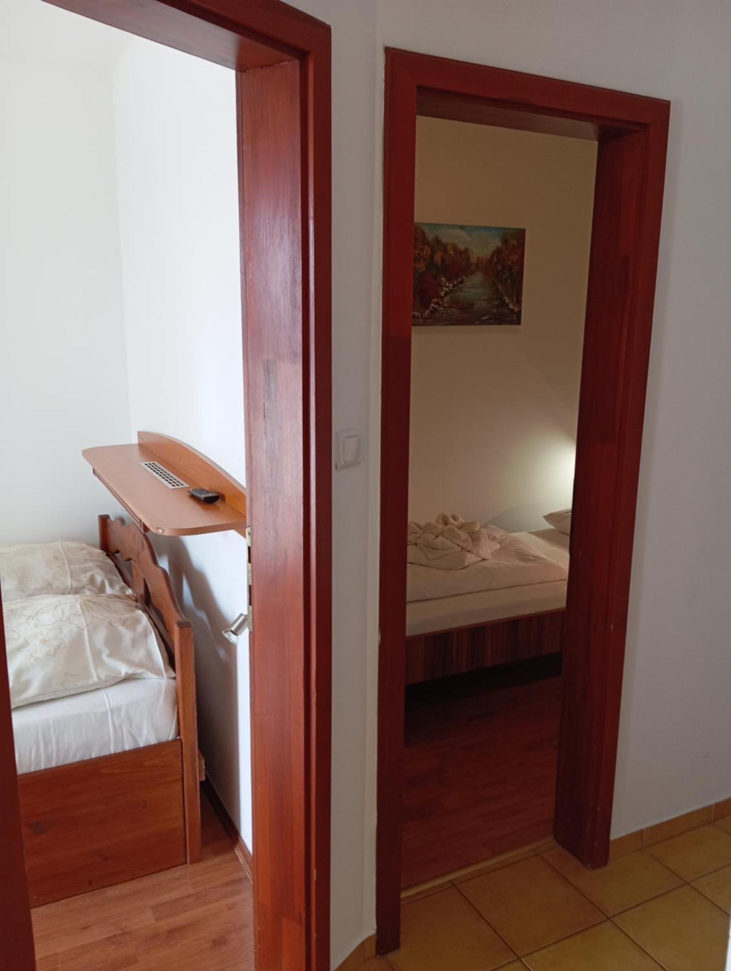 Margareta Apartman Es Ueduelohaz Bogacs Exterior photo