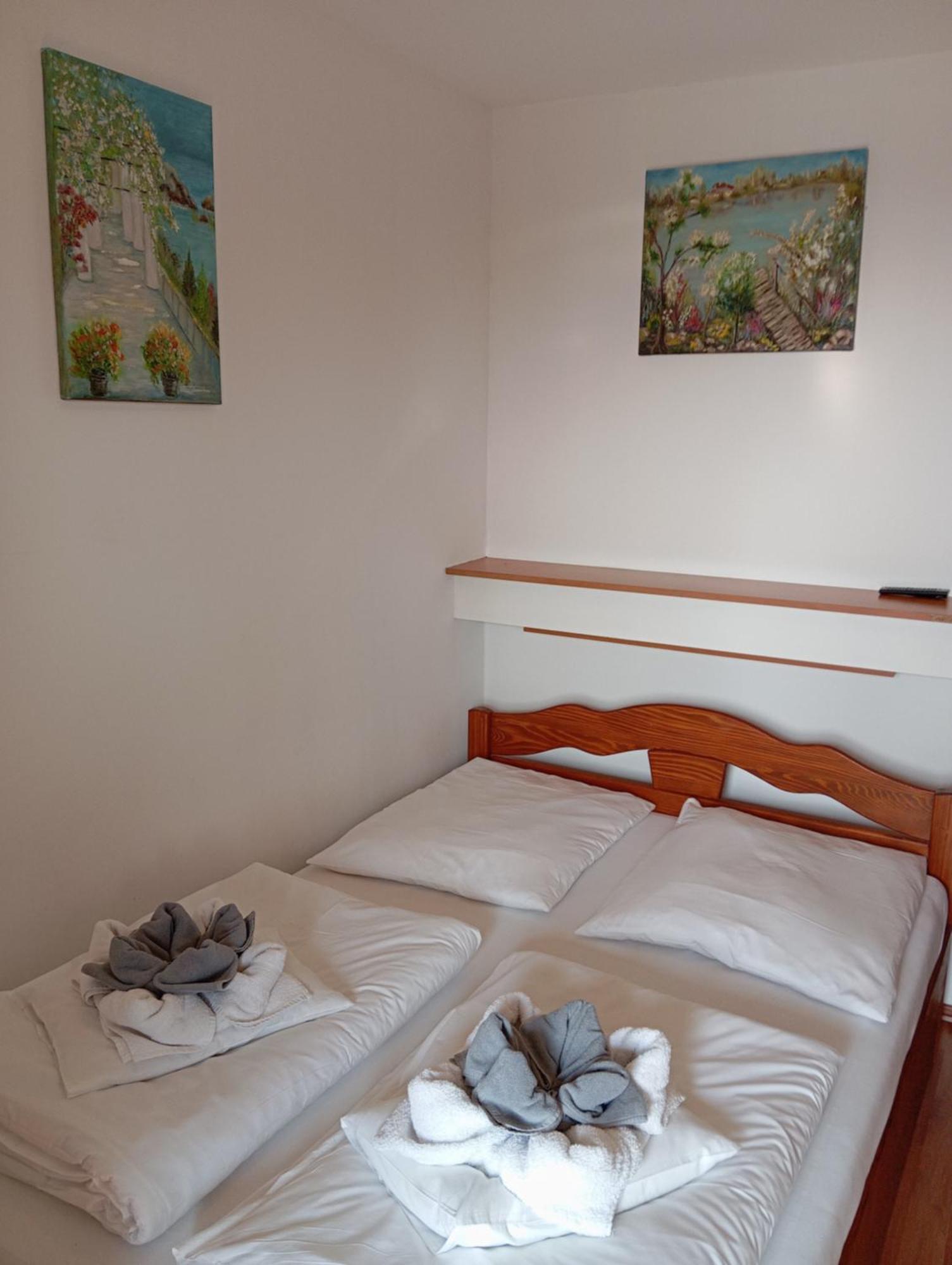Margareta Apartman Es Ueduelohaz Bogacs Exterior photo