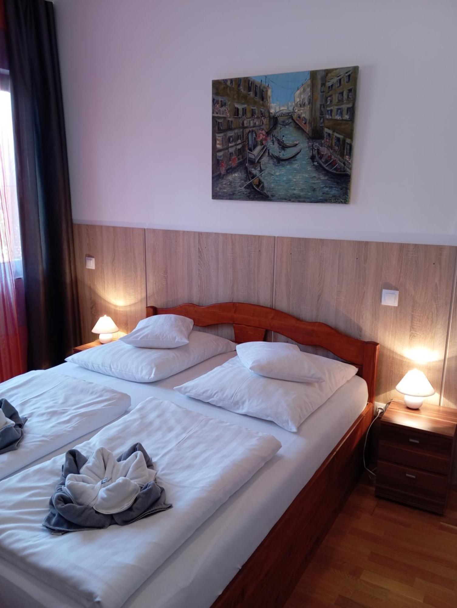 Margareta Apartman Es Ueduelohaz Bogacs Exterior photo