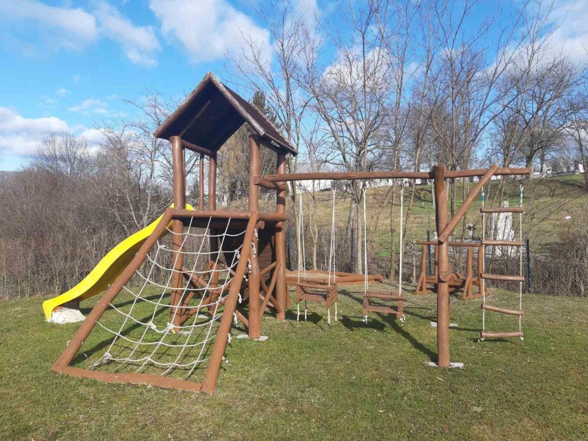 Margareta Apartman Es Ueduelohaz Bogacs Exterior photo